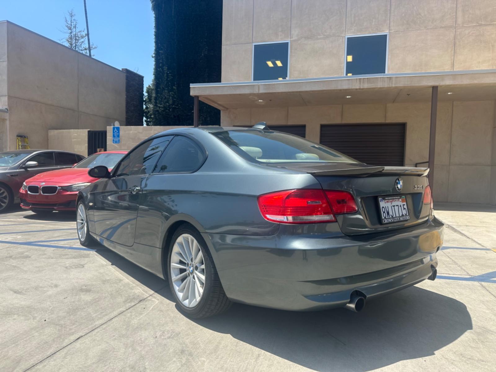 2009 Gray /BEIGE BMW 3-Series 335i Coupe (WBAWB73589P) with an 3.0L L6 DOHC 24V engine, AUTOMATIC transmission, located at 30 S. Berkeley Avenue, Pasadena, CA, 91107, (626) 248-7567, 34.145447, -118.109398 - Photo #3